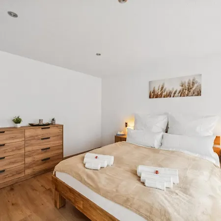 Remo I Altstadtidyll Am 1 - 6 Personen I Ruhig - Balkon - Parkplatz - Nahe Bahnhof Und Autobahn * Weesen
