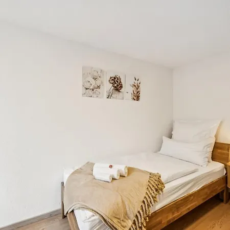 Remo I Altstadtidyll Am 1 - 6 Personen I Ruhig - Balkon - Parkplatz - Nahe Bahnhof Und Autobahn شقة *