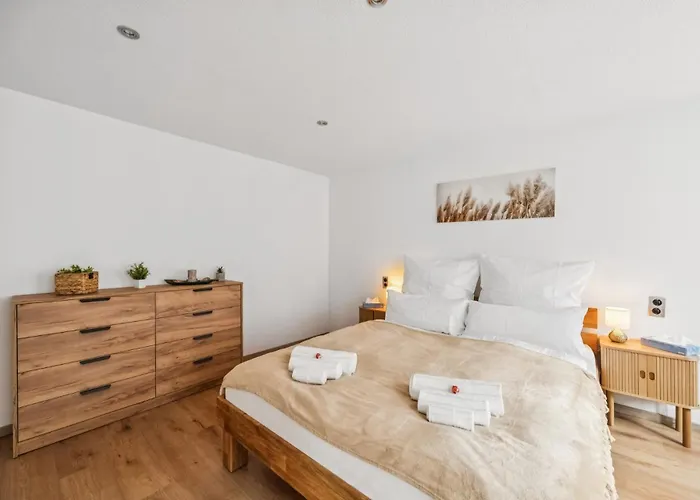 Remo I Altstadtidyll Am 1 - 6 Personen I Ruhig - Balkon - Parkplatz - Nahe Bahnhof Und Autobahn * ويسن