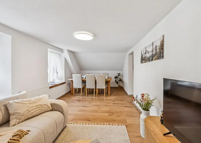 Remo I Altstadtidyll Am 1 - 6 Personen I Ruhig - Balkon - Parkplatz - Nahe Bahnhof Und Autobahn شقة ويسن